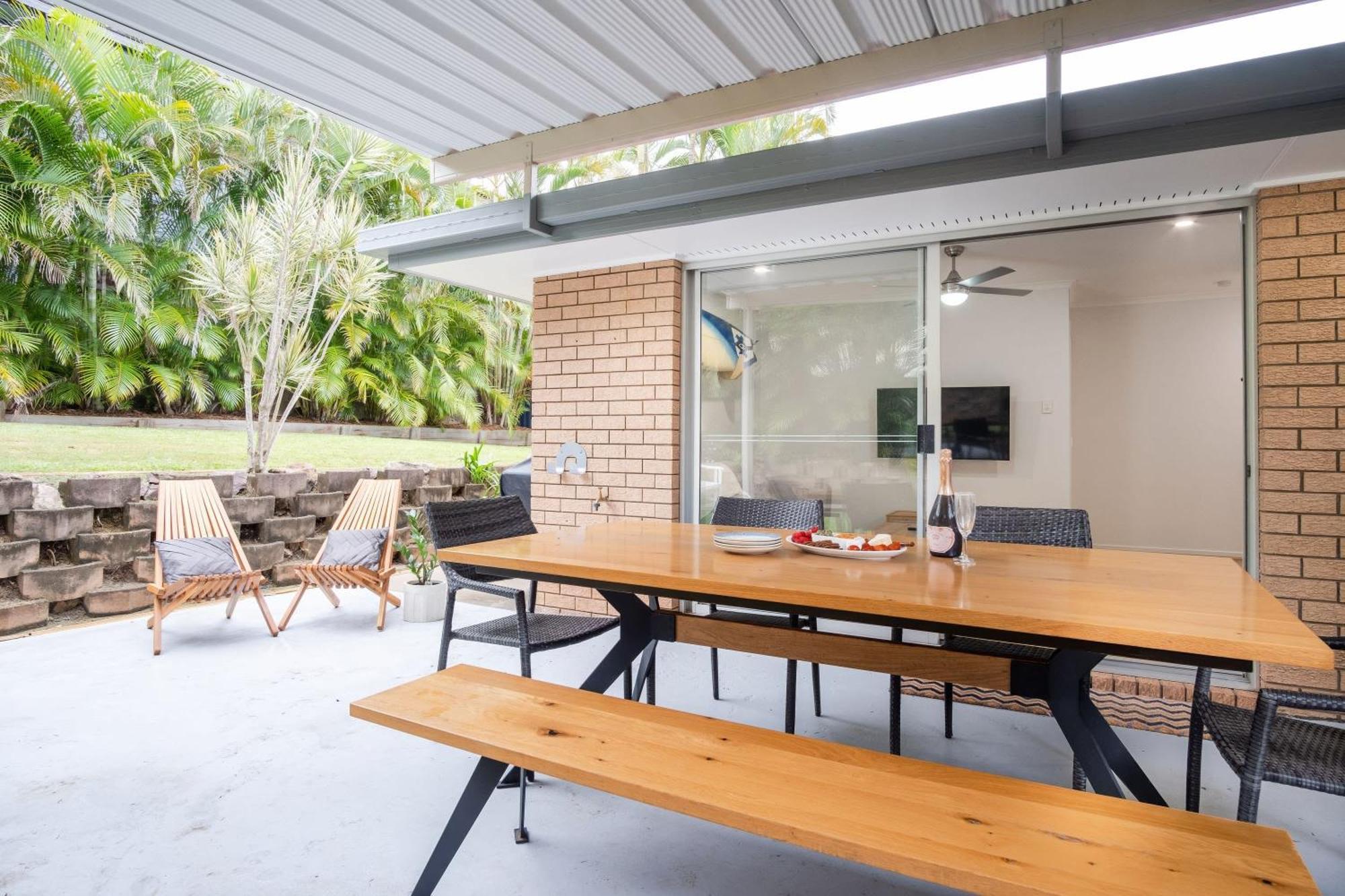 Pet Friendly Battery Hill Home Away From Home Caloundra Exterior photo