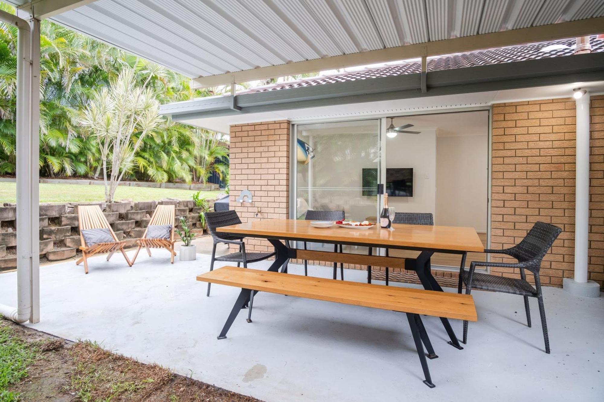 Pet Friendly Battery Hill Home Away From Home Caloundra Exterior photo